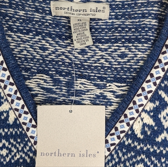 NWT...Northern Isles Wool Blend Sweater with Pewter Clasp..Size XL - Picture 7 of 7
